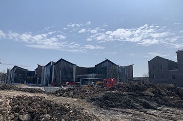 向建黨100年獻禮項目南湖湖濱（嘉絹印象、鴛湖里弄、南湖書(shū)院、南堰新景），經(jīng)與工地積極努力配合1000多臺配電箱在100天內基本完成交付。